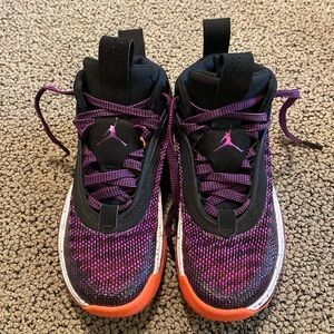 Nike Jordan Zoom Sneakers Size 4Y in Like New Condition